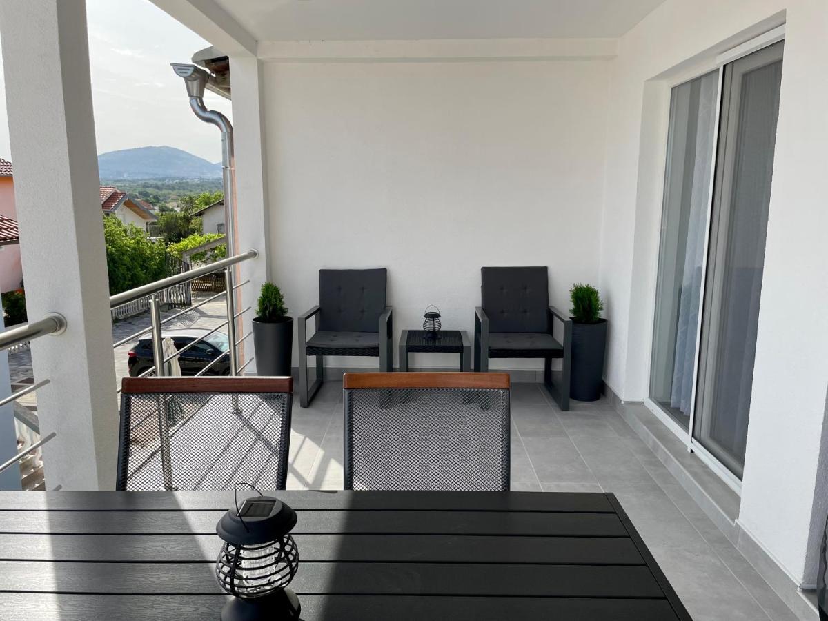 Seascape - Relaxing Beach Home, Steps From The Water! Bilice Exterior photo