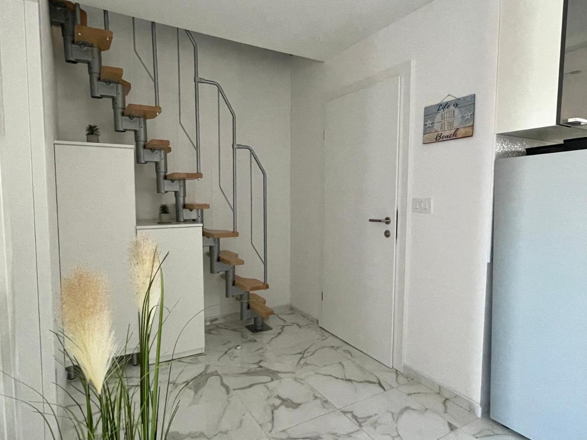Seascape - Relaxing Beach Home, Steps From The Water! Bilice Exterior photo